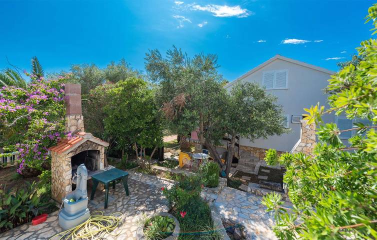 Gîte pour 4 personnes, avec terrasse à Novalja - 2
