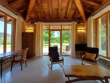 Gîte pour 5 personnes, avec vue et jardin à Ea