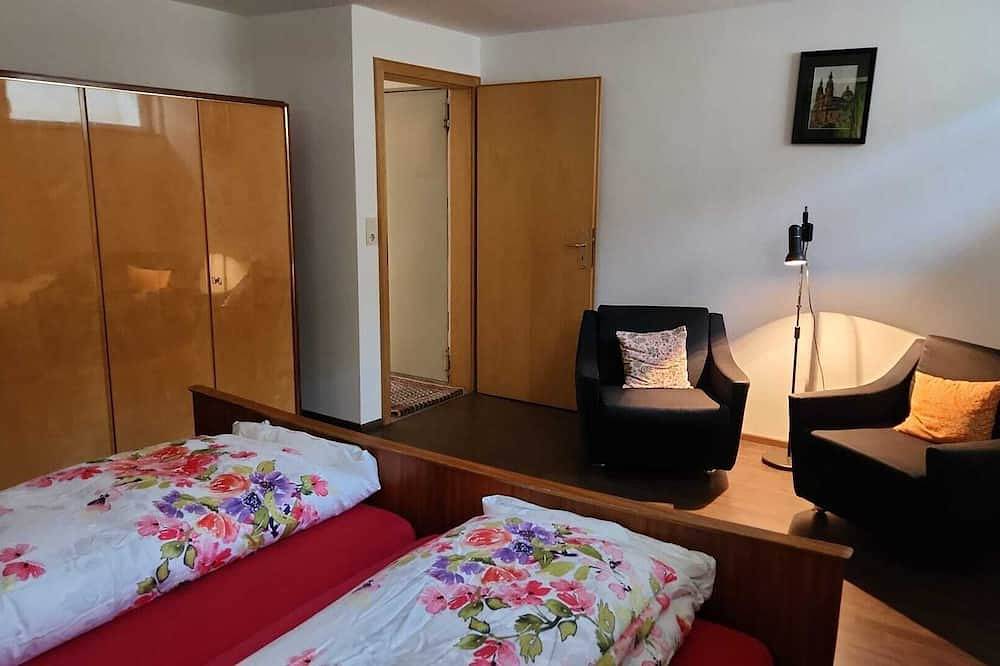 Ganze Wohnung, Idyllische und ruhige Ferienwohnung an der Ebersburg in Poppenhausen, Rhön-Hessen