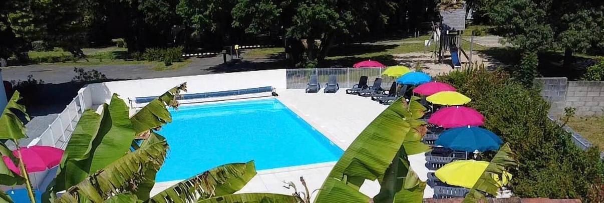 Camping pour 2 personnes, avec Terrasse ainsi que Jardin et Piscine