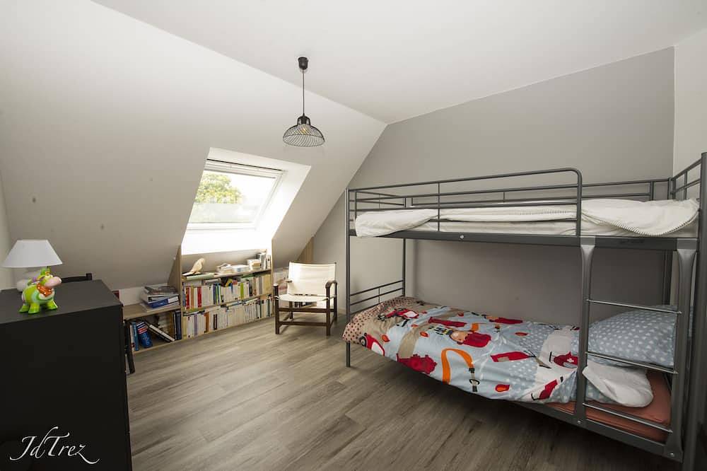 Baie Douarnenez, 3 étoiles, piscine chauffée, sauna, grand jardin, proche mer. in Plonévez-Porzay, Iroise