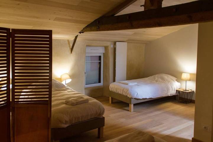 Ganze Wohnung, Chambre d'hôtes Family 5 pers Jacuzzi 18' Puy du Fou Le Puy Carmin in Bazoges-en-Paillers, Loire-Tal