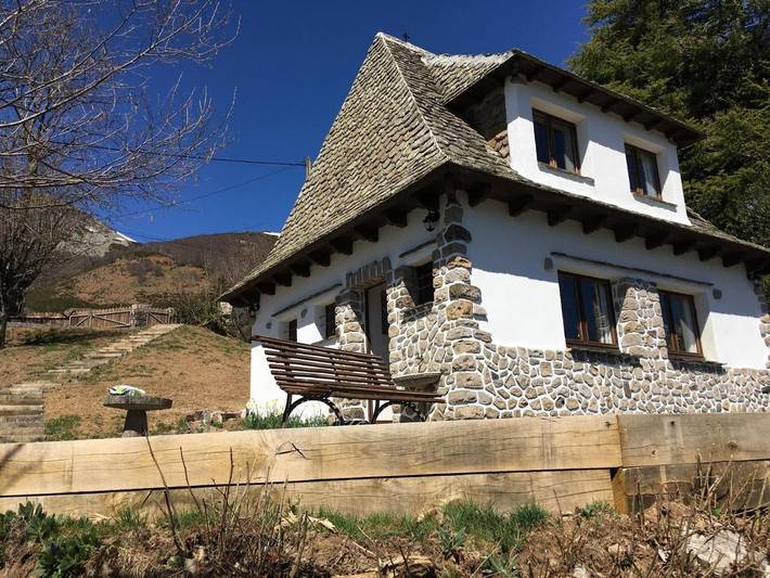Gîte pour 6 personnes, avec jardin et vue à Saint-Jacques-des-Blats - 2