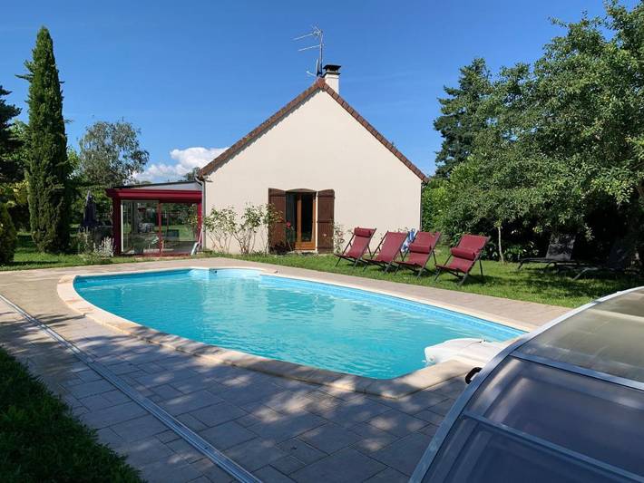 Maison de vacances pour 8 personnes, avec Jacuzzi et Terrasse ainsi que Jardin et Piscine à Yzeure