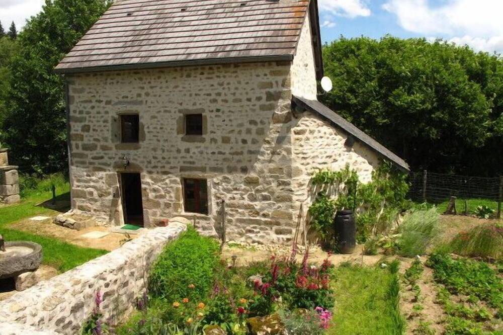 Gîte pour 2 Personnes dans Saint-Yrieix-la-Montagne, Région d'Aubussargues