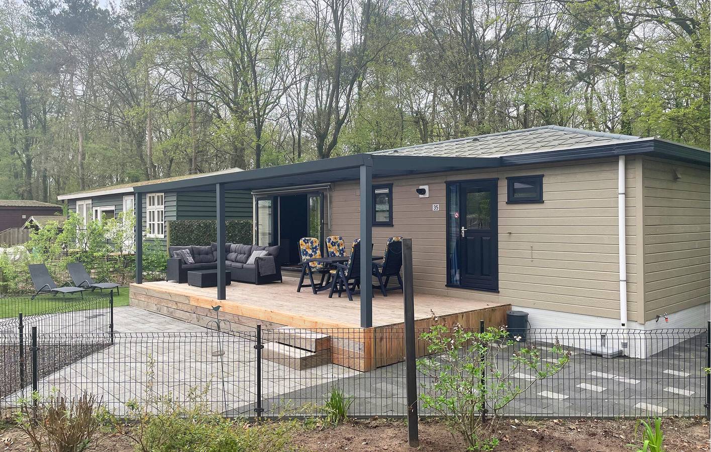 Woonwagen voor 4 personen met terras in Landerd, Noord-Brabant