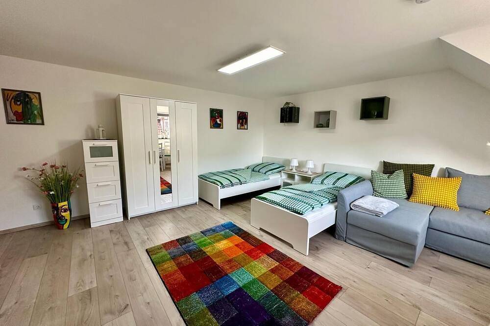 Ganze Wohnung, Ferienwohnung 2 mit zwei Einzelbetten und Schlafcouch in Bad Königshofen i.Grabfeld, Rhön-Bayern