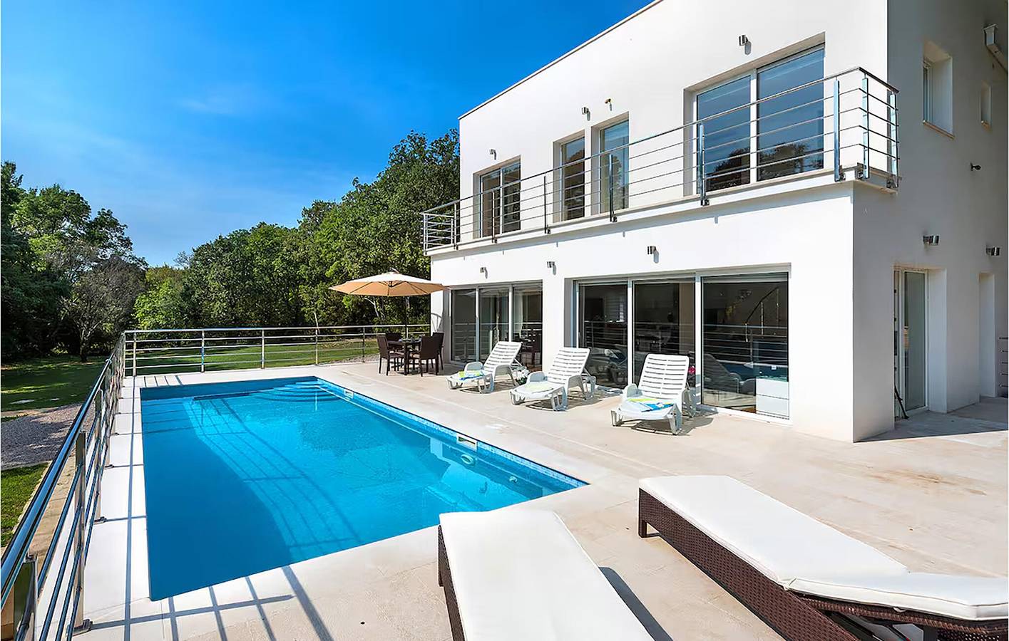 Gemütliche 2-Zimmer-Wohnung mit Pool, Terrasse und Flussblick in der Nähe von Cetina in Dalmatinisches Zagora