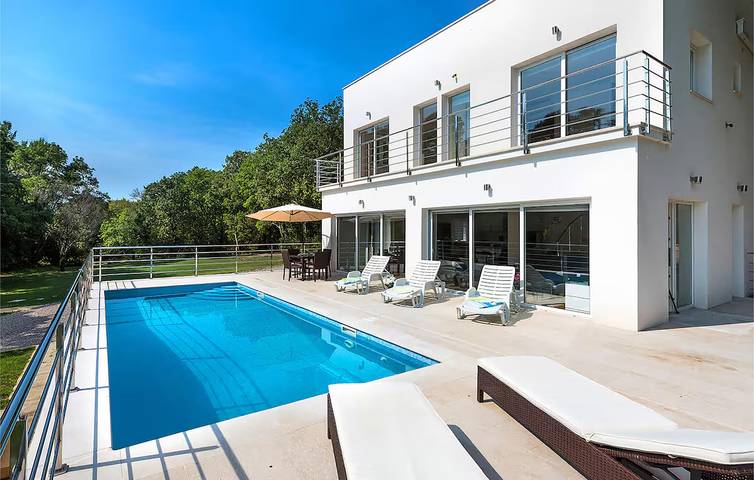 Ferienhaus für 8 Personen, mit Terrasse und Garten sowie Pool - 1