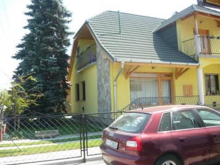 Ferienwohnung für 4 Personen, mit Balkon und Terrasse sowie Garten in Balatonboglar