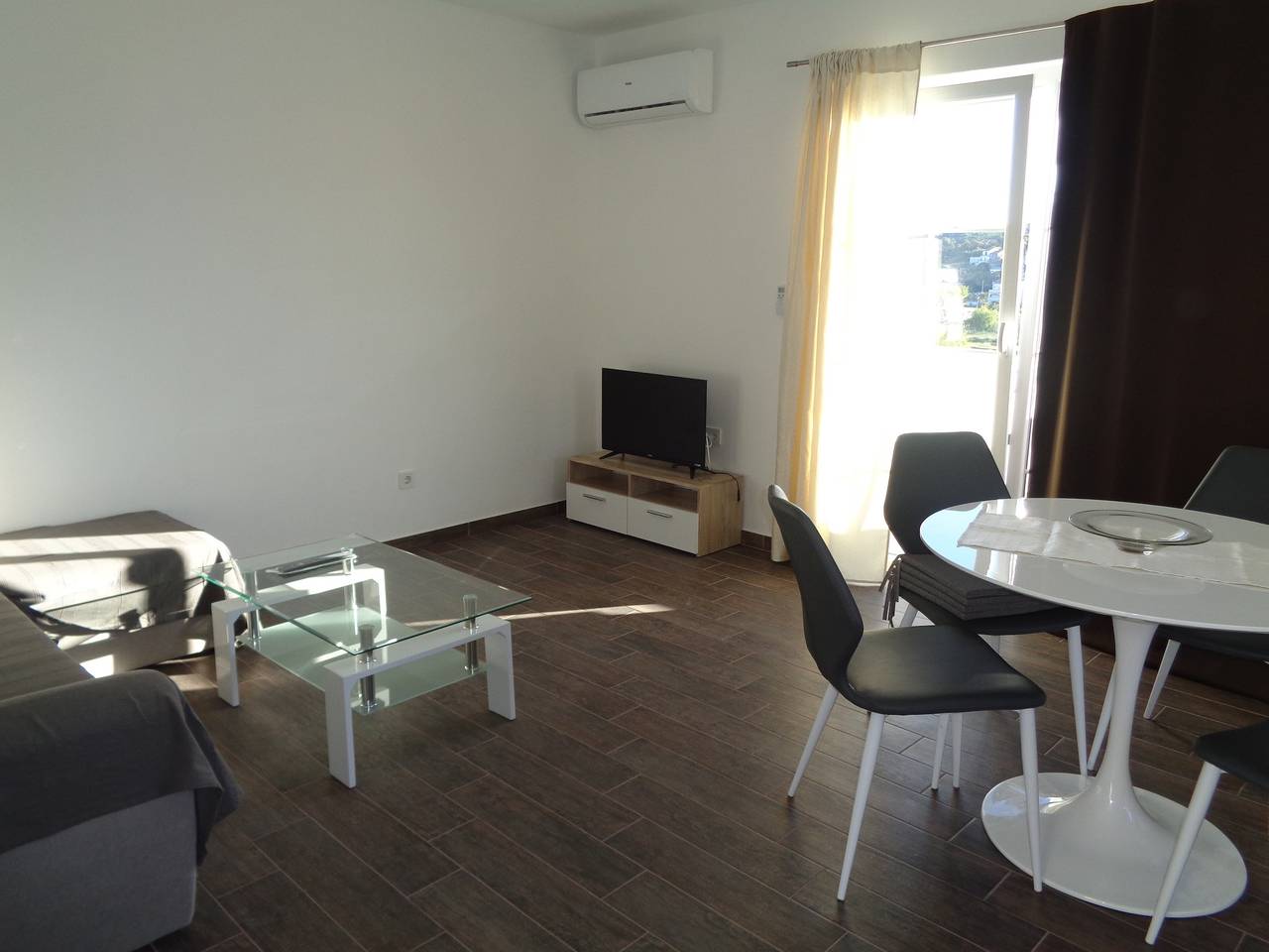 Ganze Wohnung, 1-Zimmer-Ferienwohnung mit Terrasse und Meerblick Lopar, Rab A-17103-d in Lopar, Rab