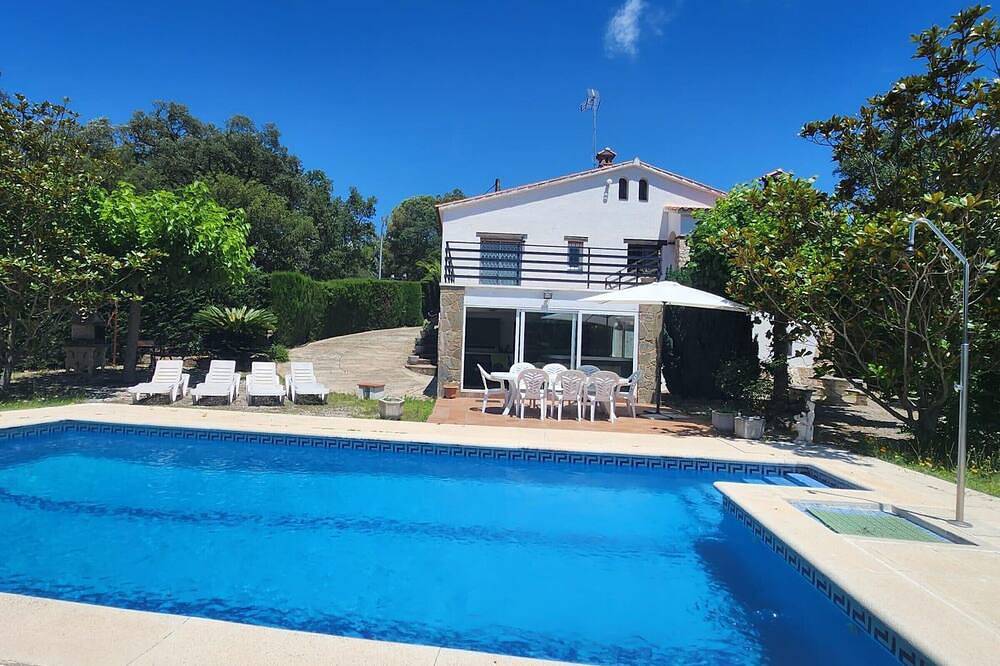 Villas Cosette / ¡Descubre Villa Martina, tu oasis perfecto en la Costa Brava! Fabulosa piscina y zona de Barbacoa! in Caldas de Malavella, Costa Brava