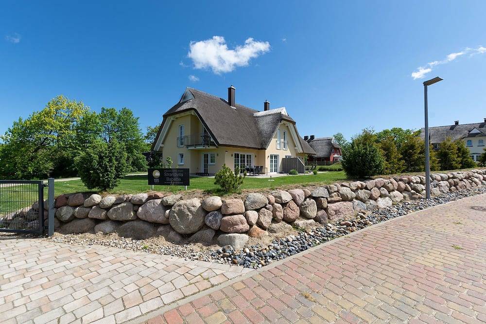 Strandvilla Babette - Balo A, direkt am Meer, mit Sauna - Haushälfte A in Lobbe Strand, Mönchgut