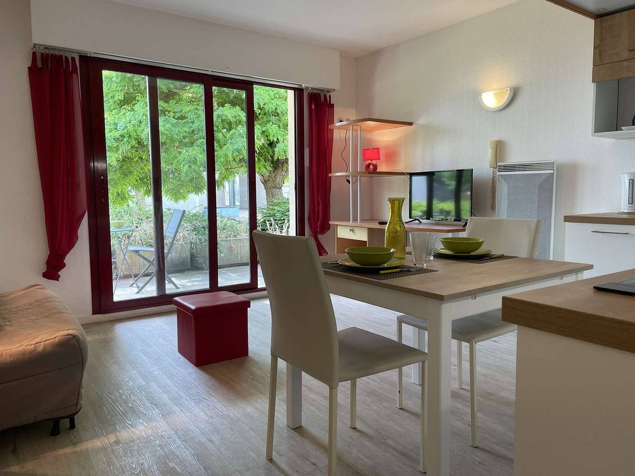Entire apartment, Studio 2 pers, Minimes Residence with pool access July/August in La Rochelle, La Rochelle region