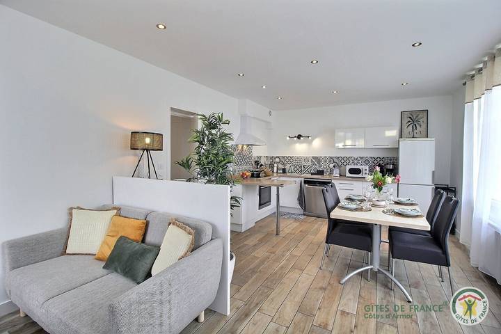 Gîte pour 4 personnes, avec jardin et terrasse dans Sables d'Or les Pins - 4