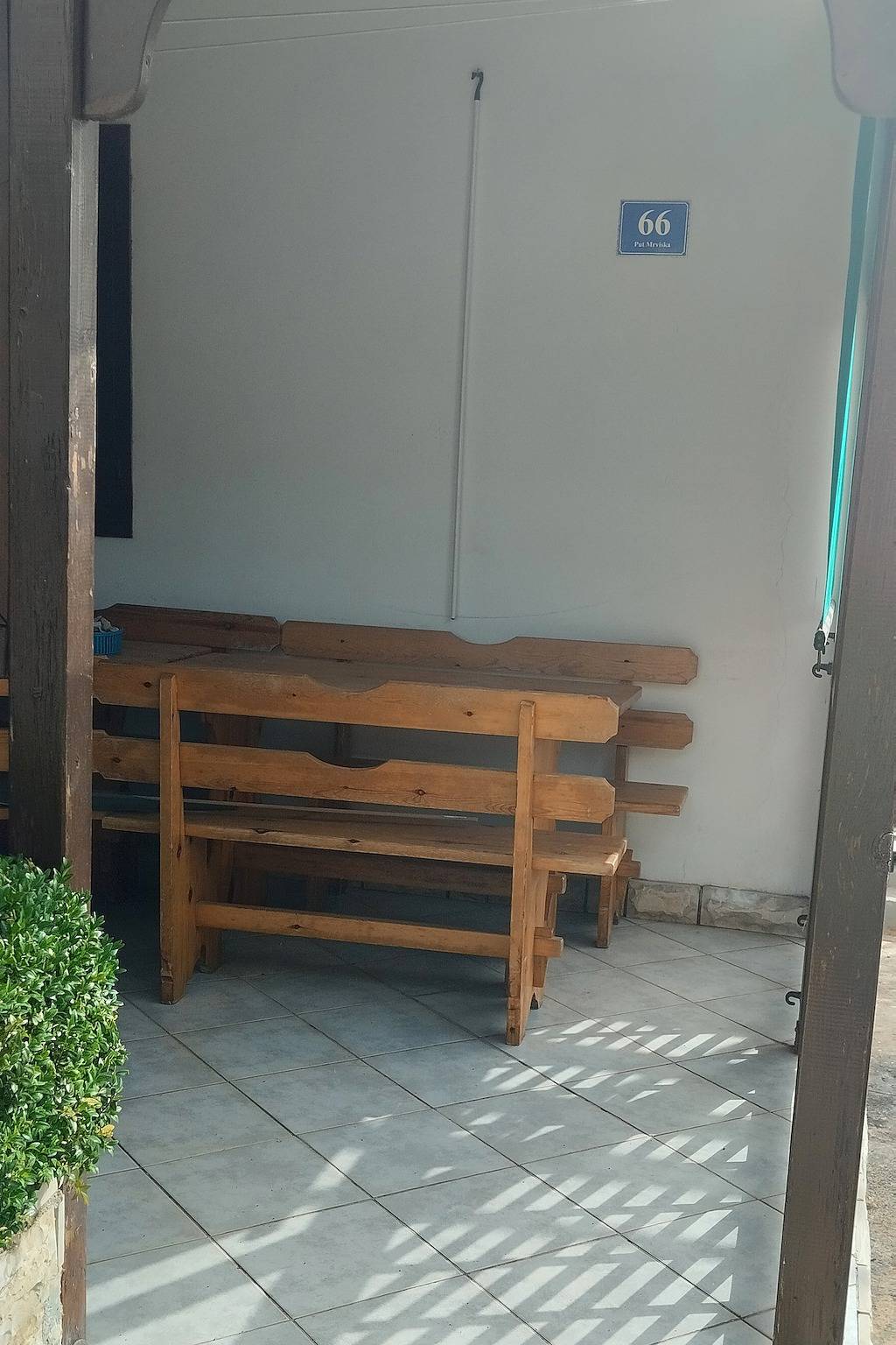 Ganze Wohnung, 3-Zimmer-Ferienwohnung am Strand Tkon, Pasman A-8244-b in Tkon, Pasman