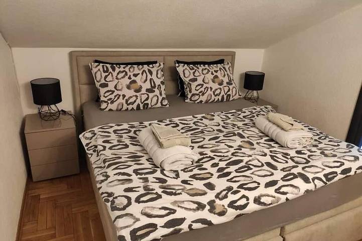 Ferienhaus für 2 Personen, mit Garten und Pool sowie Terrasse in Montenegro - 2