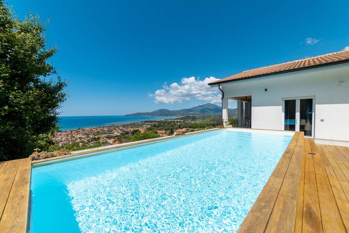 Casa vacanza per 8 persone, con Balcone e Terrazza nonché Giardino a Ascea