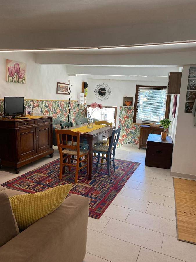 Gîte pour 4 personnes, avec terrasse et vue à Tende