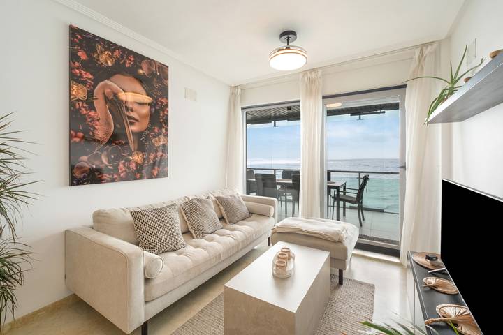 Apartamento entero, Sea Side Purísima: Apartamento renovado en primera línea con vistas al mar in Cala del Palangre (Torrevieja), Torrevieja