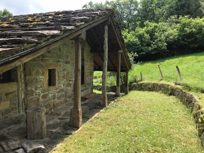 Casa rural para 6 personas, con vistas y terraza, Se admiten mascotas en Valle del Miera - 4