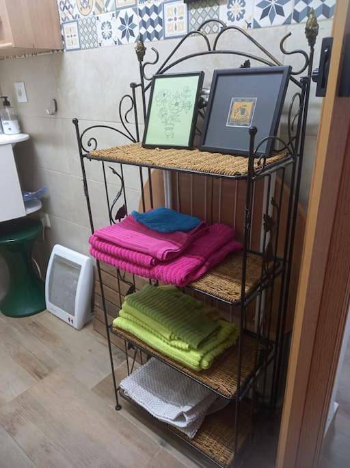 Apartamento entero, Acogedora casita loft de piedra con piscina compartida in Becerril de la Sierra, Provincia de Madrid