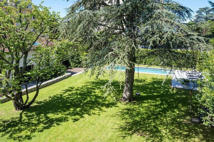 Villa pour 10 personnes, avec terrasse ainsi que jardin et piscine à Lyon - 2