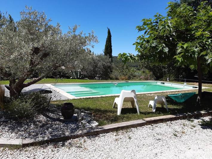 Chambre d’hôte pour 3 personnes, avec terrasse ainsi que piscine et jardin à Éguilles