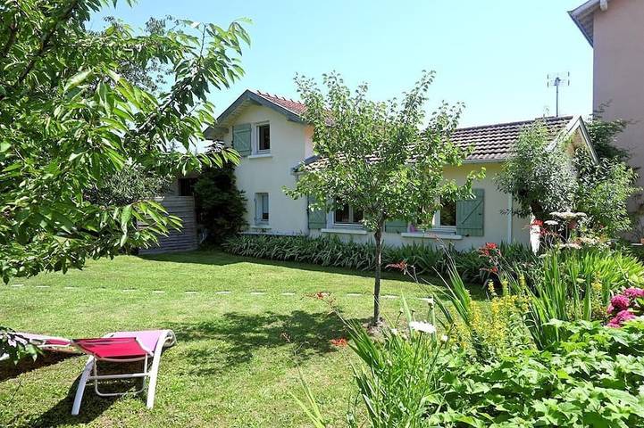 Location de vacances pour 4 personnes, avec Jardin à Francheville
