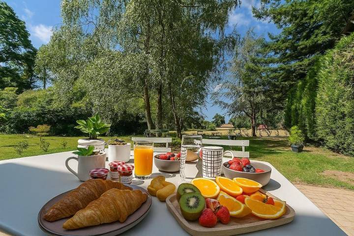 Gîte pour 4 personnes, avec terrasse ainsi que vue et jardin à Saint-Aubin-d'Aubigné