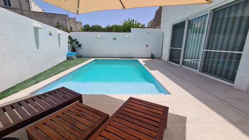 Villa per 6 persone, con Balcone e Terrazza nonché Giardino e Piscina a San Ġwann