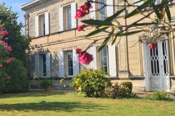Gîte pour 12 personnes, avec jardin à Cubnezais
