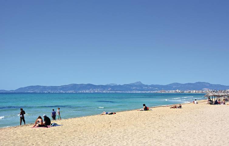 ¡Retiro junto a la playa con terraza y aire acondicionado! in El Arenal, Palma