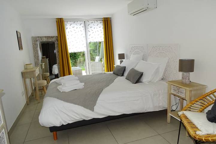 Location de vacances pour 2 personnes, avec terrasse ainsi que jacuzzi et jardin à Le Bar-sur-Loup - 4