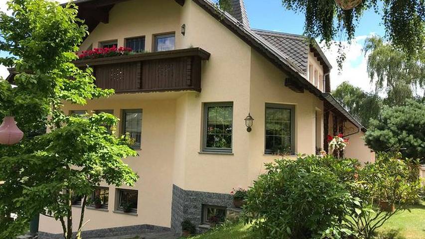Ferienwohnung für 4 Personen, mit Terrasse und Garten, kinderfreundlich in Greiz