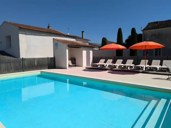 Holiday rental for 10 people, with garden in Charente