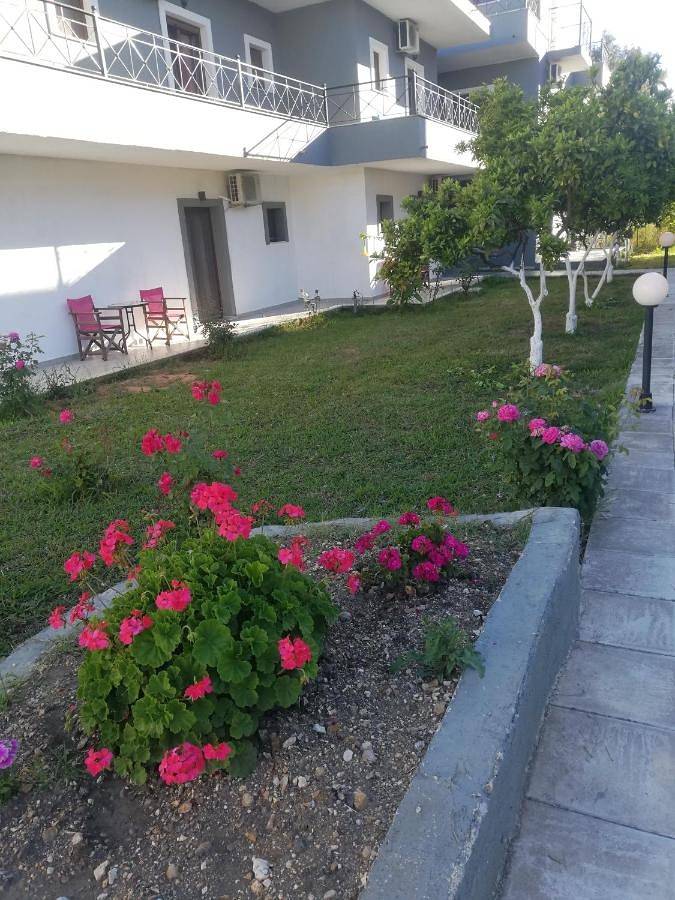 Appart’hôtel pour 3 personnes, avec Balcon et Terrasse ainsi que Jardin et Vue