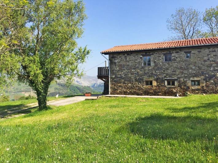 Casa rural para 10 personas, con jardín y vistas, Se admiten mascotas en Trasmiera - 2