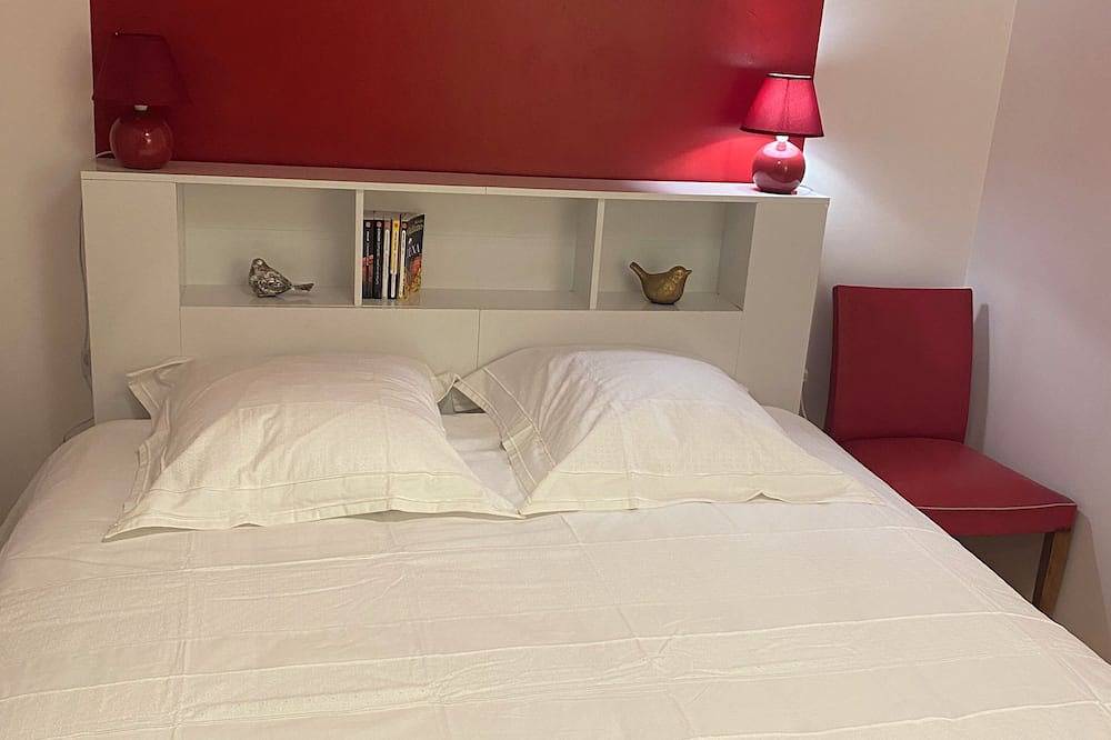 Ma Nine cocooning renovated house on very large plot facing vineyards in Vallon-Pont-d'Arc, Ardèche