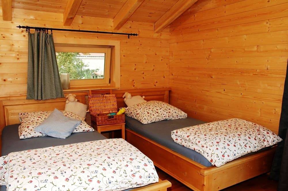 Ganze Wohnung, Haus Efeu 90m², bis 6 Personen, 3 separate Schlafzimmer in Traunreut, Landkreis Traunstein