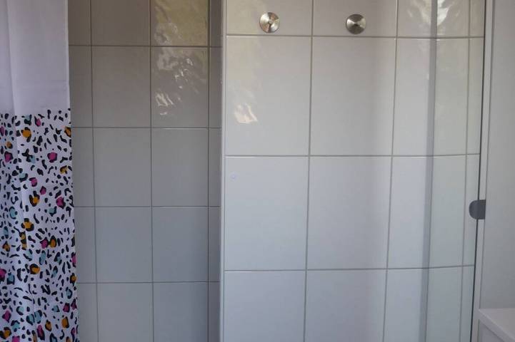 Neues Ferienhaus für 2 Personen in sehr ruhiger Lage , direkt an der Ems gelegen in Westoverledingen, Landkreis Leer
