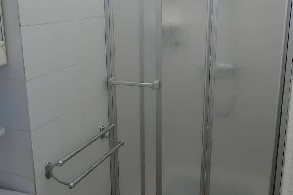 Ganze Wohnung, Wohnung in Ferienresidenz mit Pool und Strand in Tiuccia, Calcatoggio