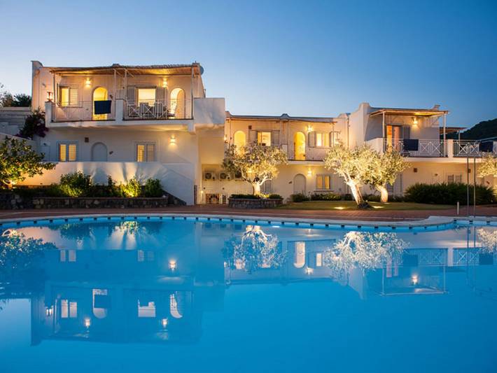 Ferienwohnung für 2 Personen, mit Terrasse und Garten sowie Pool