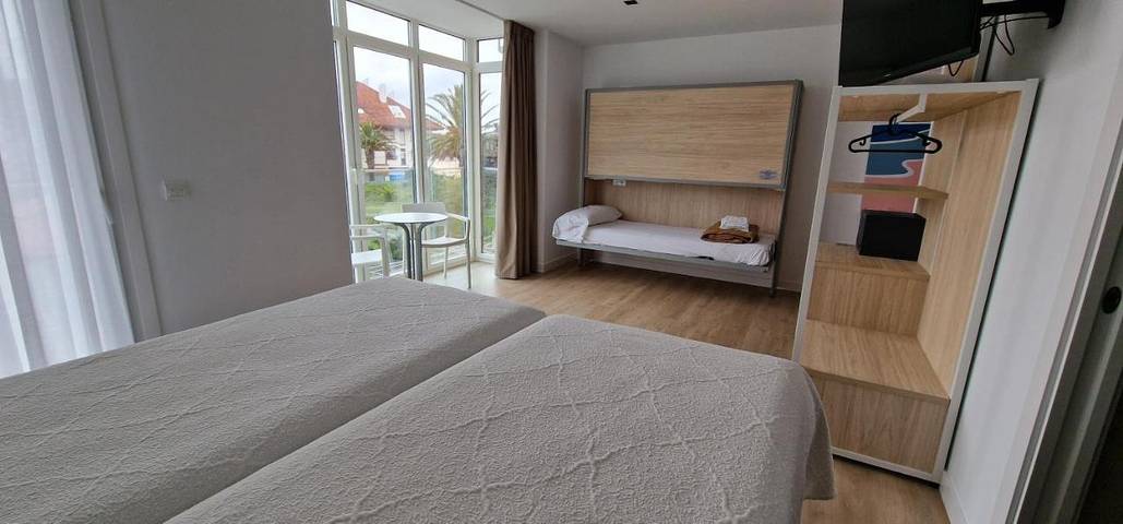 Hôtel pour 4 personnes, avec terrasse et piscine à Noja - 2