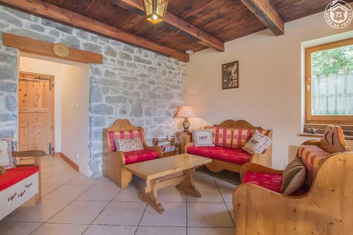 Hel lejlighed, Chalet 'Le Lagopede' with Mountain View and Wi-Fi in Montricher-Albanne, Saint-Jean-de-Maurienne region