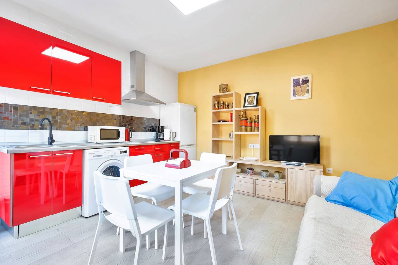 Apartamento entero, Villa 'Maria Dependance' con piscina privada, Wi-Fi y aire acondicionado in El Chaparral, Torrevieja