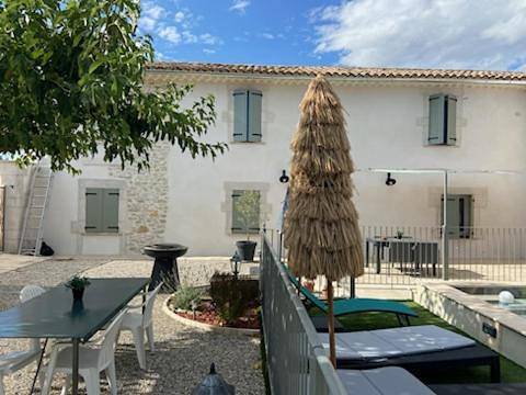 Location de vacances pour 12 personnes, avec piscine ainsi que terrasse et jardin, animaux acceptés à Lapalud - 4