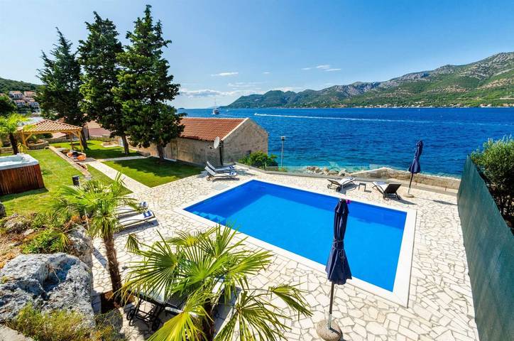 Ferienhaus für 8 Personen, mit Balkon und Terrasse sowie Whirlpool und Garten