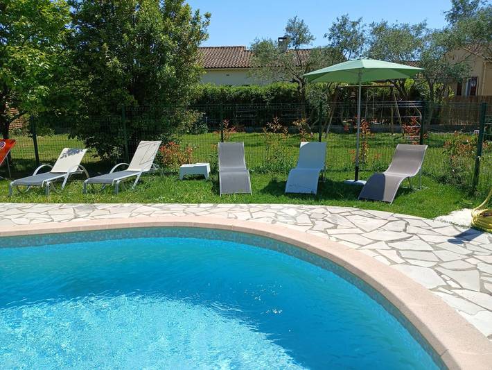 Gîte pour 12 personnes, avec piscine ainsi que terrasse et jardin à Uzès - 2