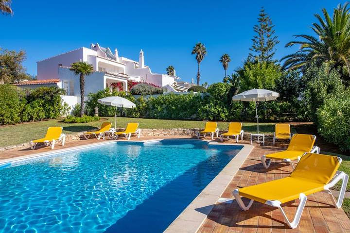 Villa pour 10 personnes, avec terrasse et jardin à Carvoeiro